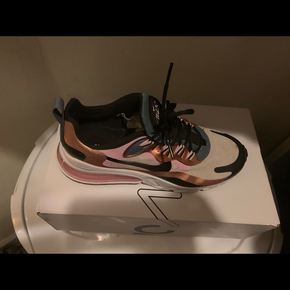 Nike Shoes View 5